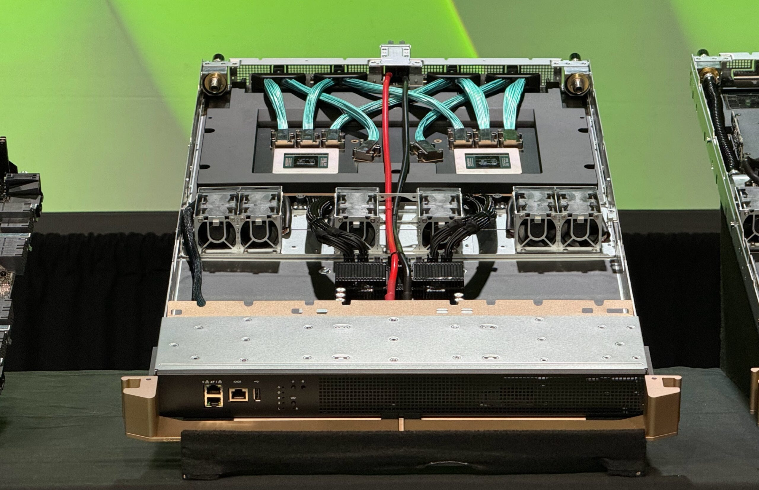 GB200 NVL72 Switch Tray Internal